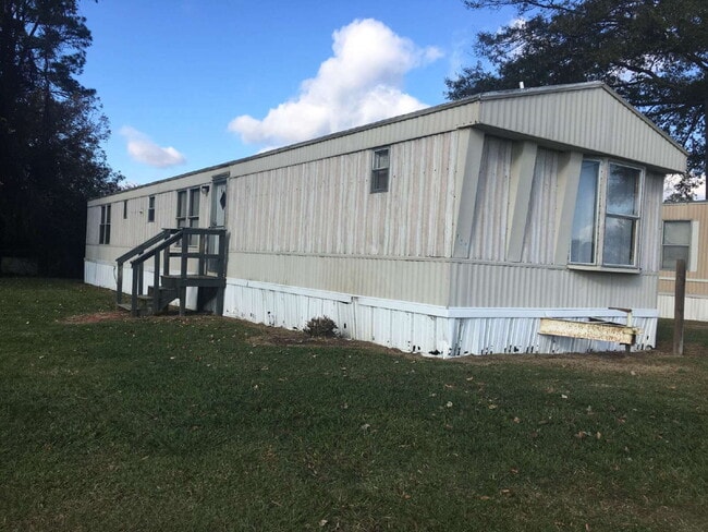 Photo - 3 BR | 2 BA Mobile Home in Goldsboro *Patetown Rd location*