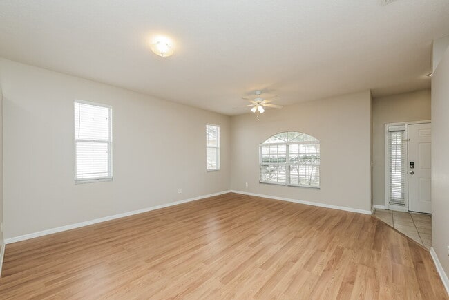 Photo - 619 Wave Crest Cir