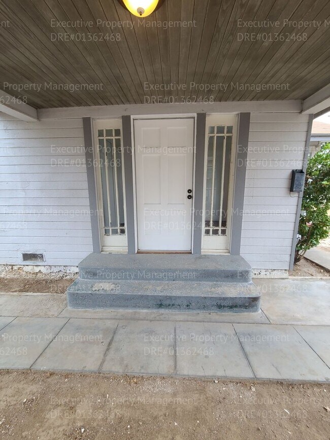 Photo - 217 Jefferson St Unit Front