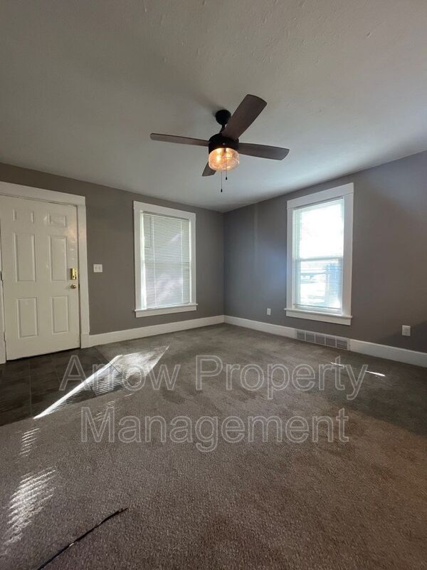 Photo - 2234 Dudley St