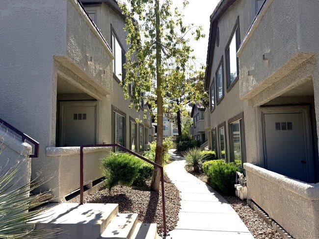 Photo - 4955 S Lindell Rd