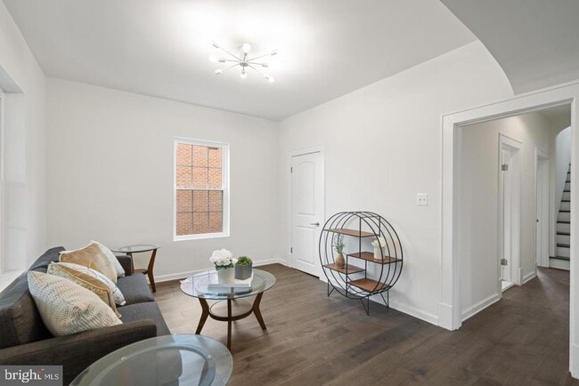 Photo - 201 Parkway St