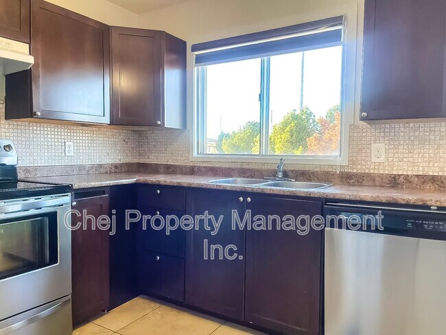 Photo - 13411-13461 61 St NW