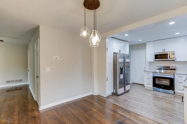 Photo - Room in House on Oldknow Dr NW
