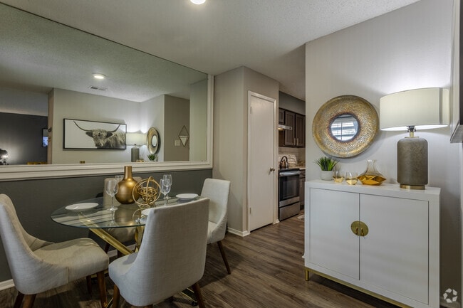1BR, 1BA - 674SF A1 - DIning Area