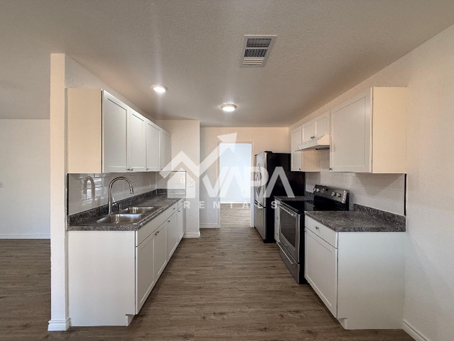 Photo - 5911 Autumn Lake