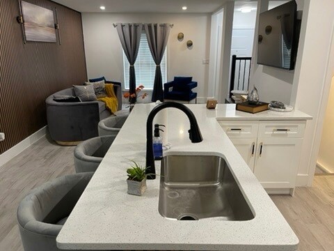 Photo - 446 Marquette Dr