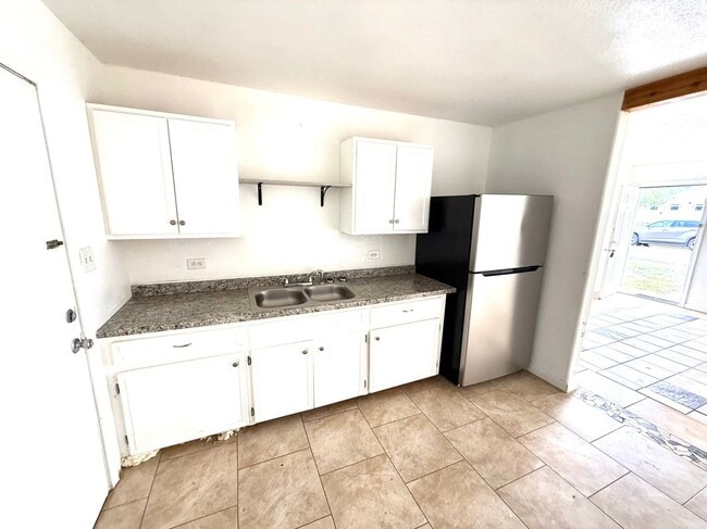 Photo - 127 W Ave H