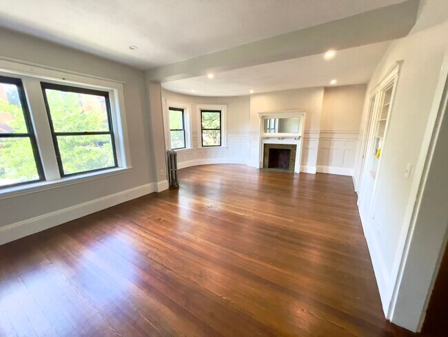 Sala de estar - 1857 Beacon St Unidad 2F