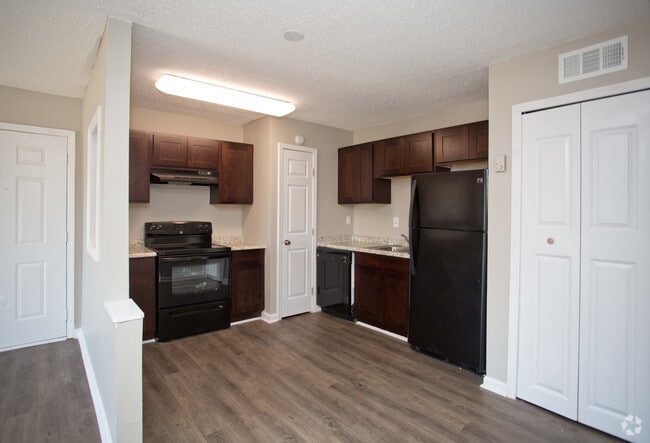 1BR, 1BA - 708 SF