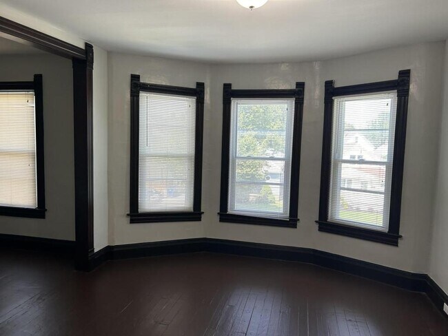 Photo - 81 Mariemont Ave Unit Upper