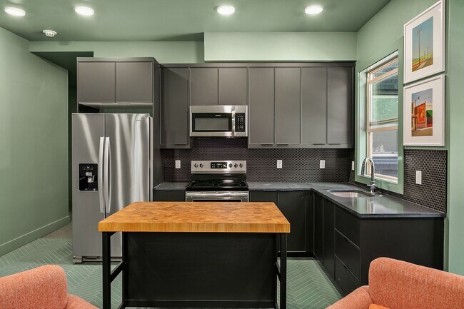 Photo - Roost on 17th - Rooming House Unit 201