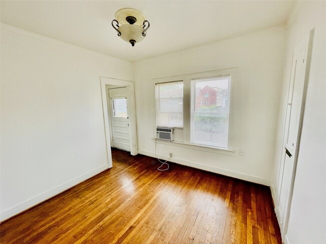 Photo - 320 W Polk St Unit 3