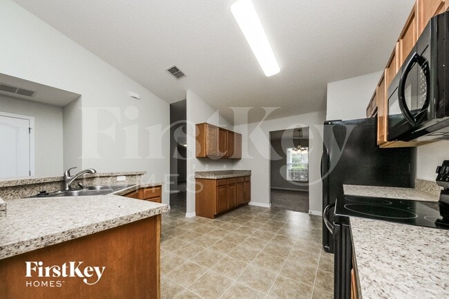 Photo - 381 Maudehelen St