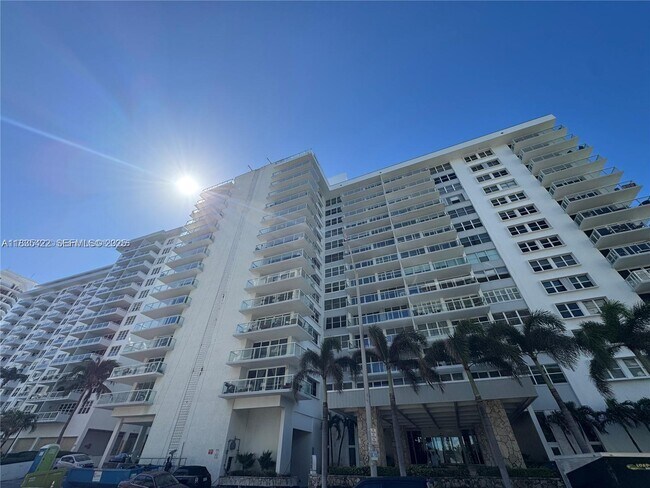 Photo - 5750 Collins Ave Unit 4F