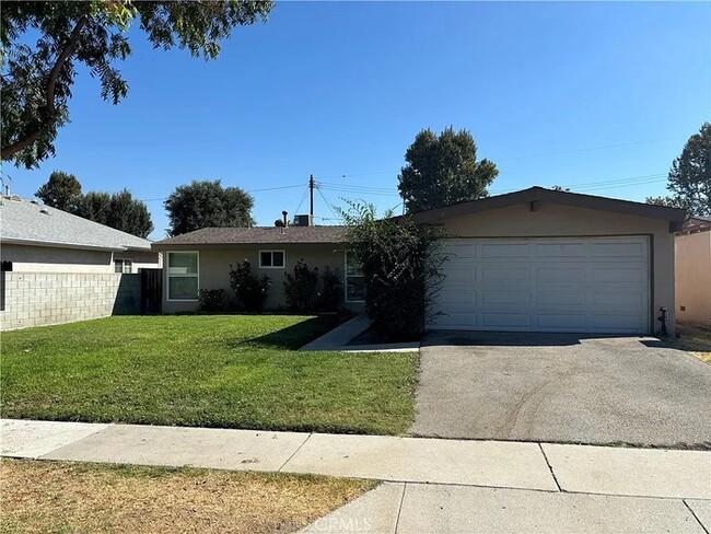 Beautiful 4 bedroom home in Canyon Country! - Beautiful 4 bedroom home in Canyon Country!