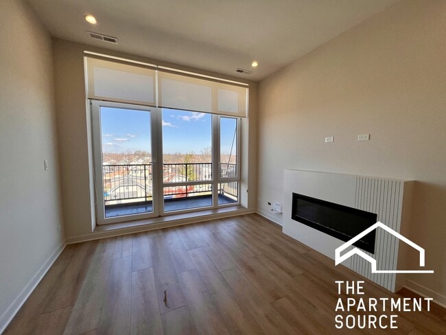 Photo - 6340 W Belmont Ave