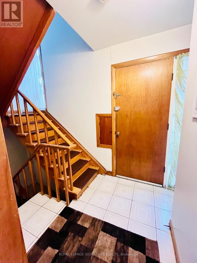 Photo - 214 Queenslea Ave