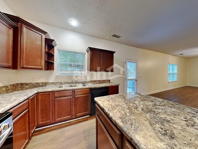 Photo - 1409 Napa Pt W