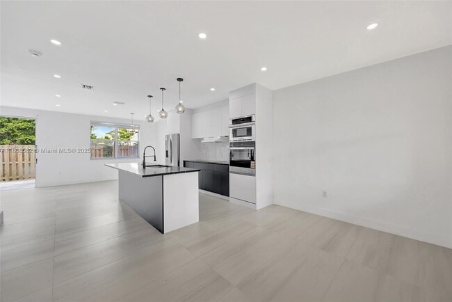 Photo - 964 NE 41st Pl