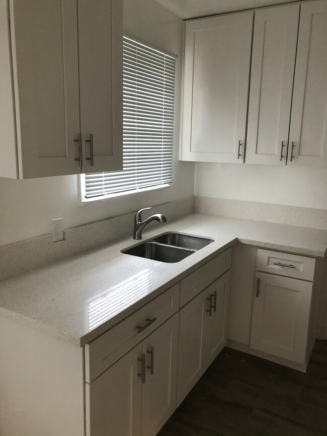 Kitchen - 11666 Chandler Blvd Unit 11666