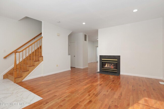 Photo - 154 Yarmouth Ct