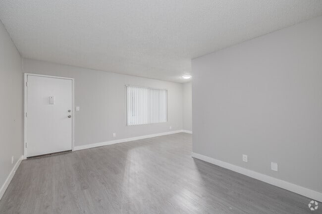 1BR, 1BA - 600SF - Living Room
