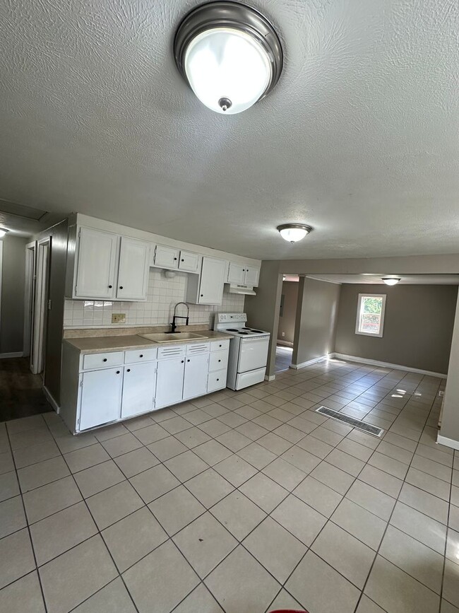 Photo - 3bedrooms 1 full bathroom.