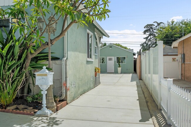 Photo - 9328 Firebird Ave Unidad A