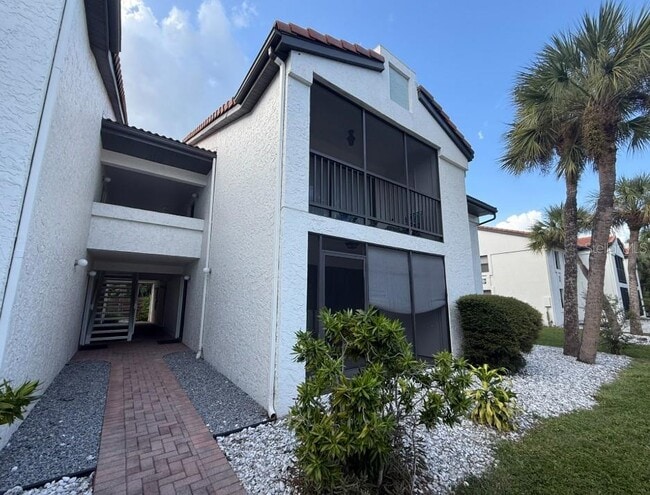 Building Photo - 631 N Orange Ave Unit 103