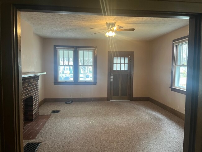 Photo - 225 E Allen St Unit 225 East Allen Street