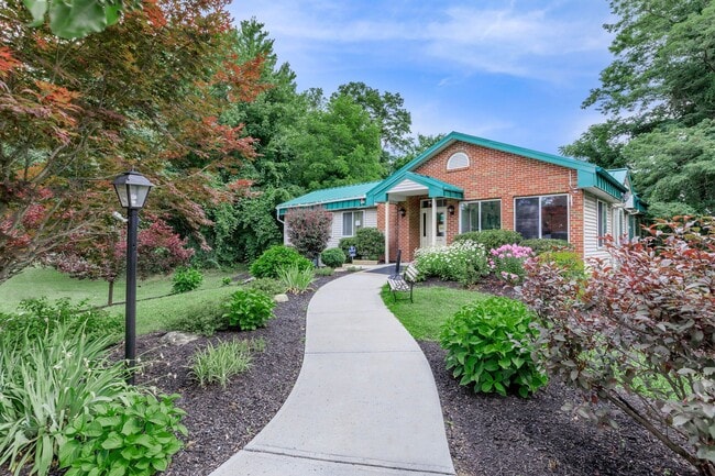 Building Photo - North Pointe Apartments