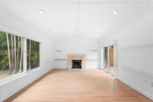 Photo - 3945 Loquat Ave