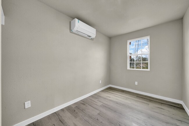 Photo - 418 E 36th St