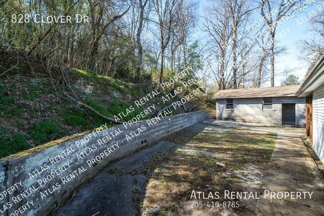 828 Clover Dr