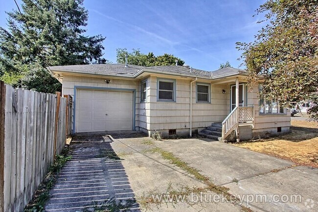 Building Photo - 2 Bed 1 Bath Home with Huge Bonus Room Nea...