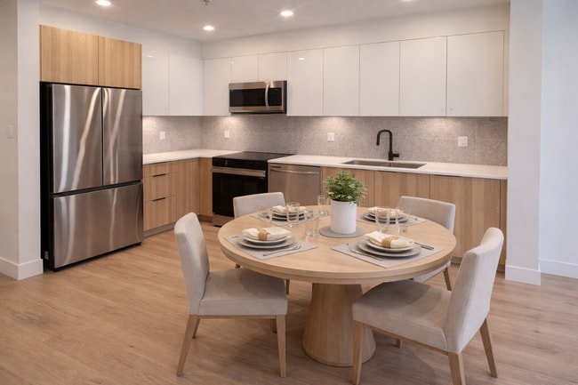 Photo - 20769 Fraser Hwy