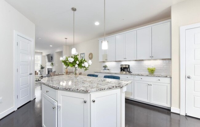 Photo - 12611 Macaulay St