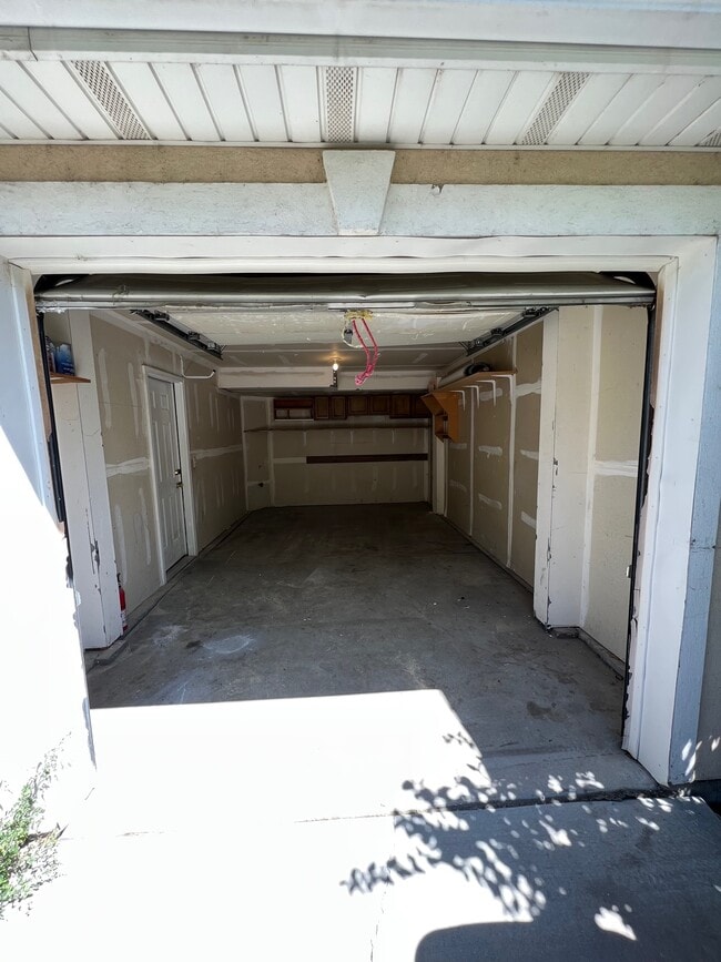 Photo - 452 Argyll Ct