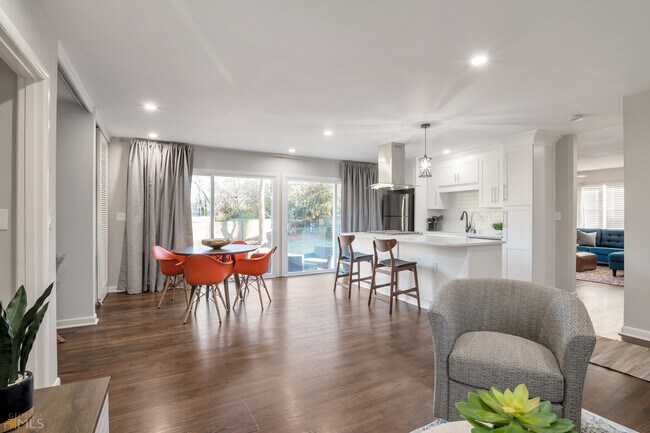 Photo - 3313 Campbell Rd SE