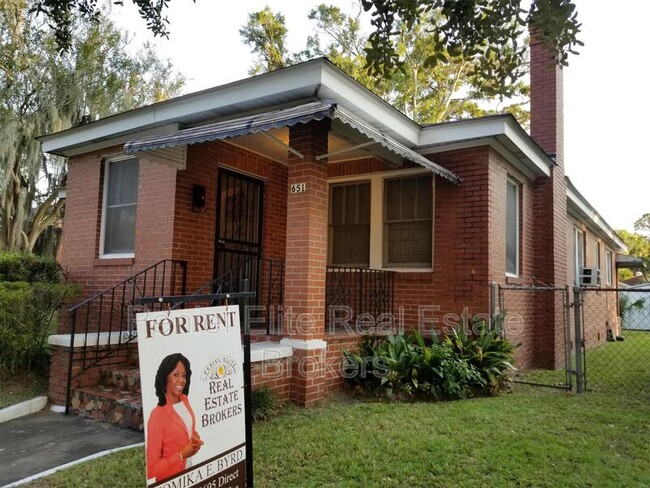 Photo - 651 W 42nd St Casa