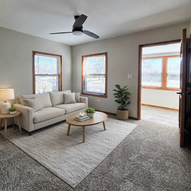 Living - 1026 E Woodrow Ave