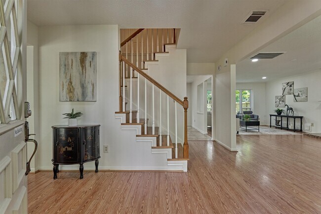 Photo - 71 Breezy Point Pl