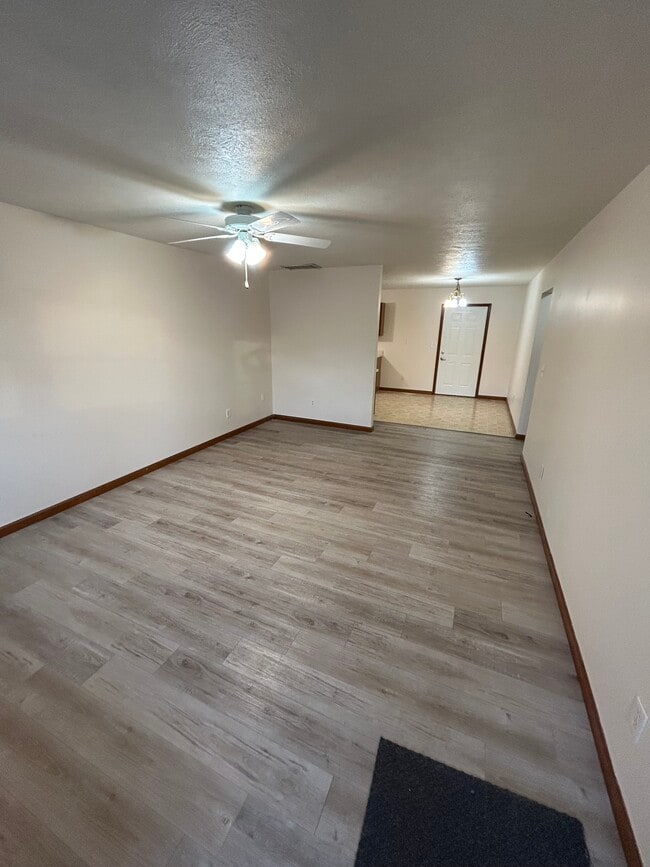 Photo - 303 N 4th St