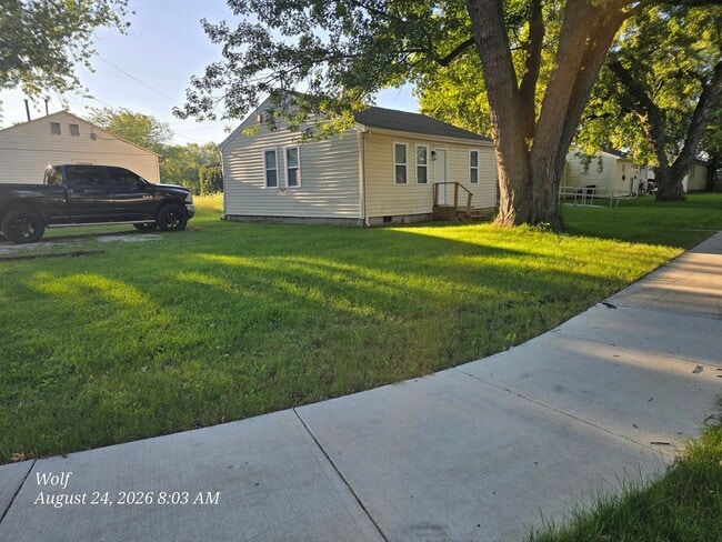 Building Photo - 2028 W Forest Dr