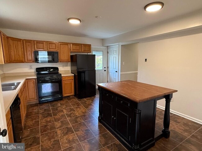 Photo - 154 3rd Ave