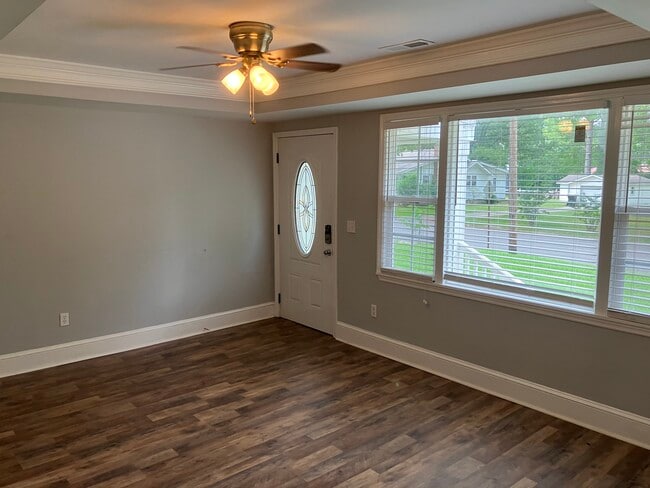 213 Dripping Springs Rd NW