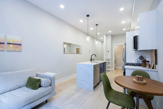 Building Photo - 2309 Ontario Rd NW