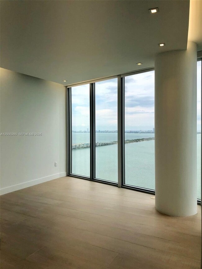 Photo - 2900 NE 7th Ave Unidad 2907