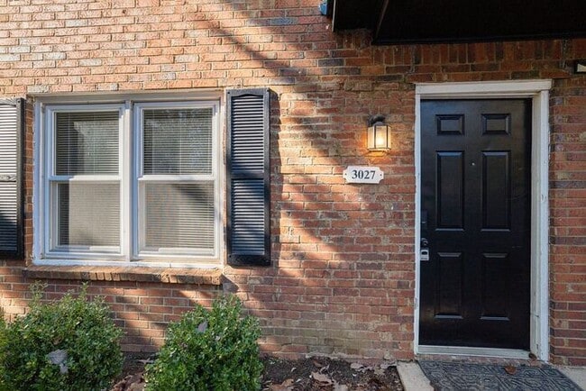Photo - Renovated End Unit Townhome in Snellville!